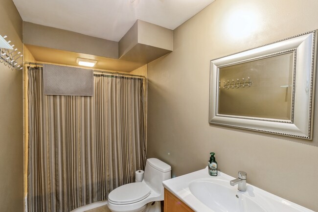 Building Photo - 475 Plum Creek Dr