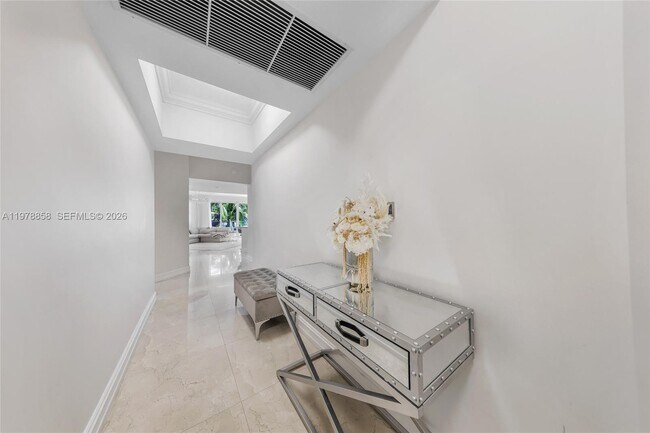 Building Photo - 20000 E Country Club Dr