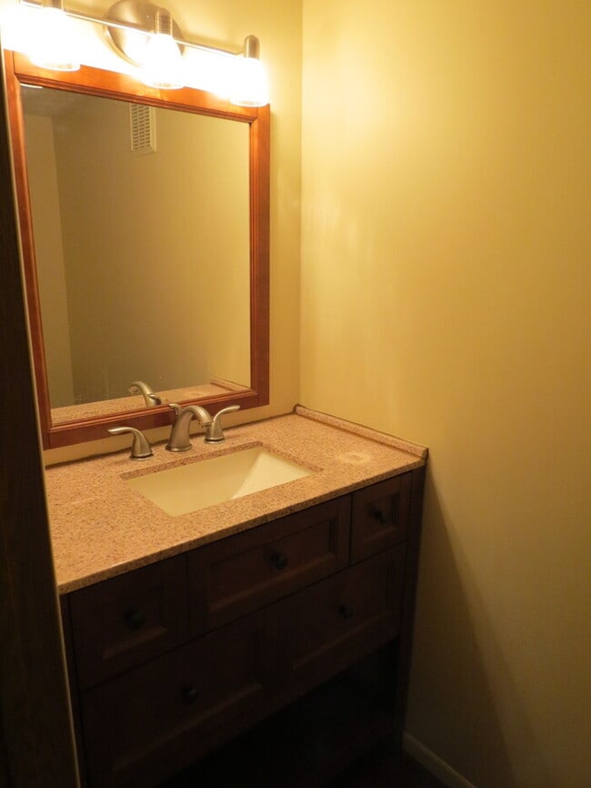 Building Photo - 2129 Brett Ct
