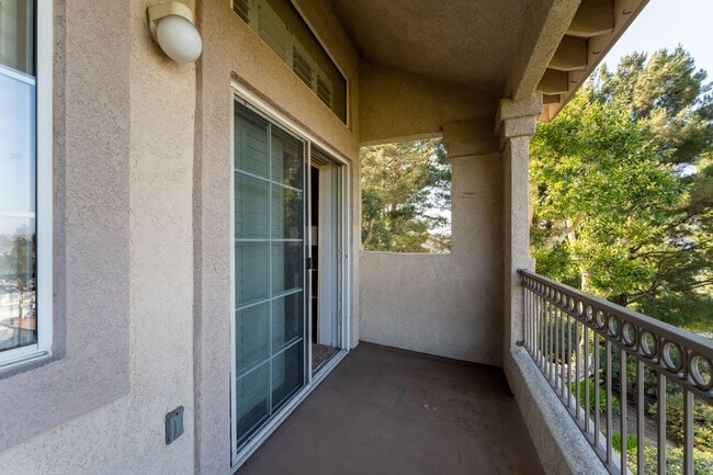 Building Photo - 1010 S Farralon Ln