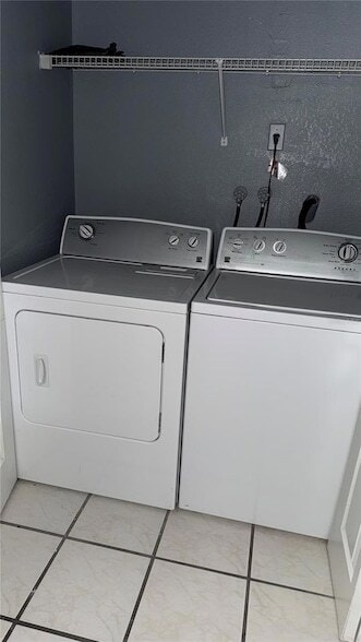 Building Photo - 2416 Swailes Dr