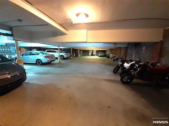 Building Photo - 116 71st St