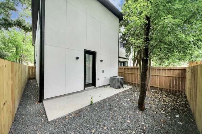 Building Photo - 8313 Venus St