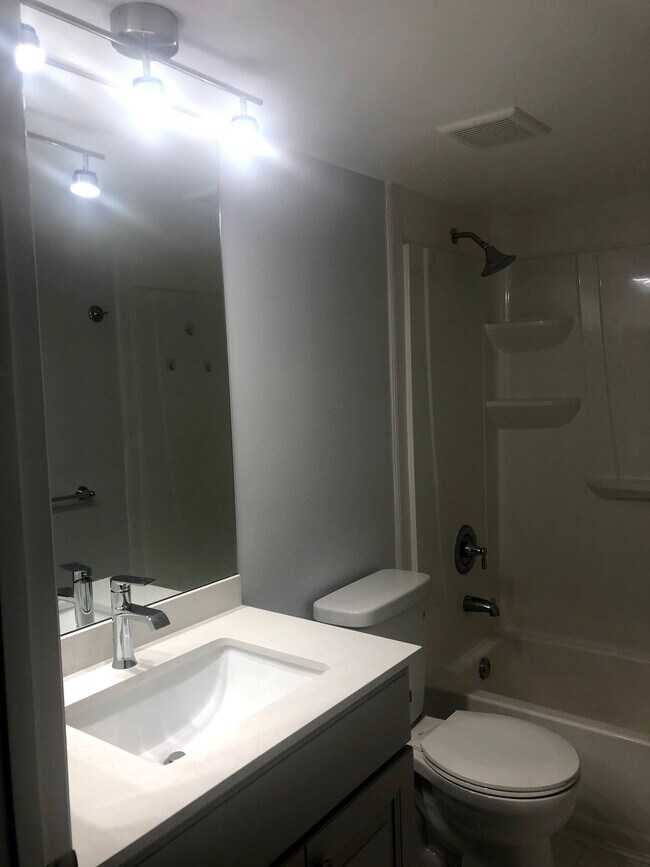 Building Photo - 2825 NW 22nd Ave