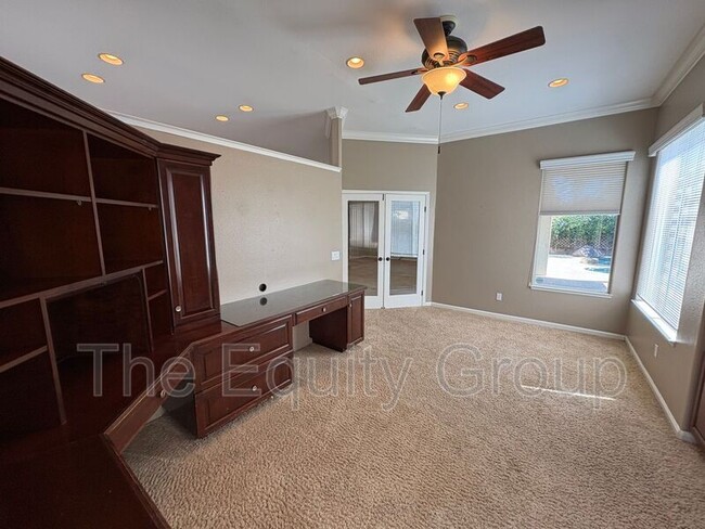 Building Photo - 2511 S Peppertree St