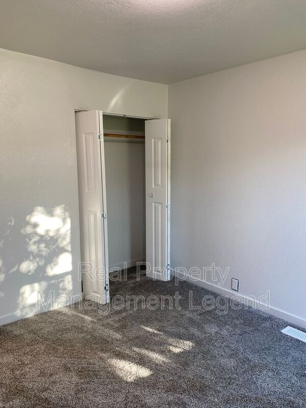 Building Photo - 1811 N Crockett St