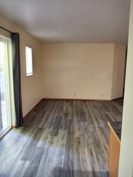 Living area with slider - 1605 Cedar St