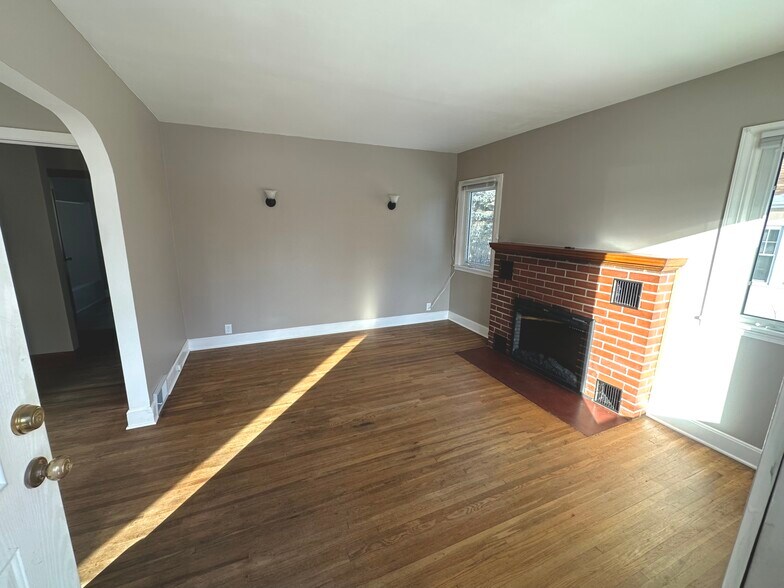 Building Photo - 519 Dassel Ave