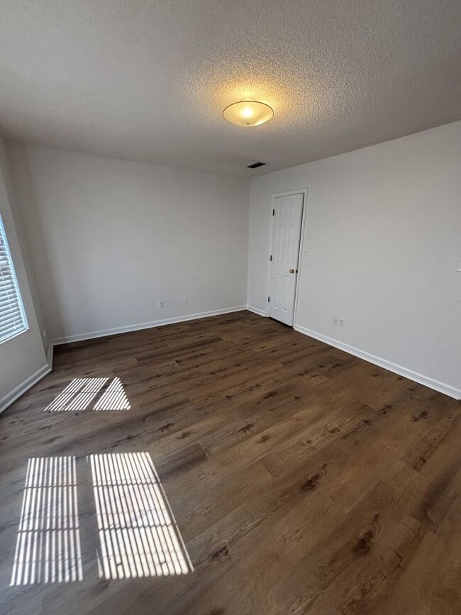 Building Photo - 2 Bed 2 Bath Pelham Available for immediat...