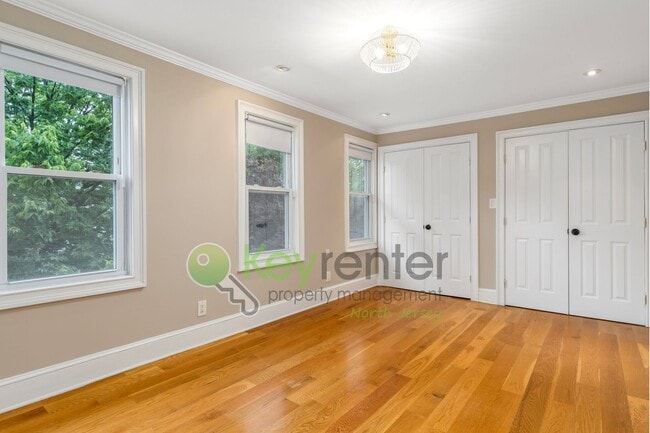 Building Photo - Spacious 3BR Home with Finished Attic, Fenced Yard & Easy NYC Commute – No Broker Fee