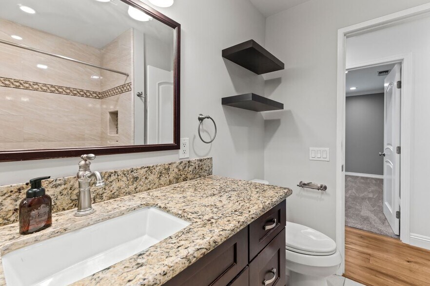 Building Photo - 1096 Canyon View Dr