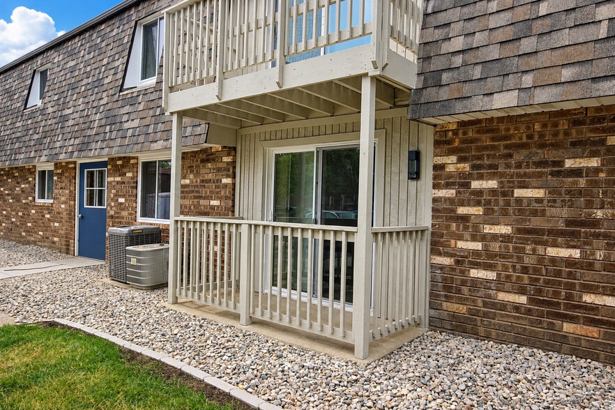 Building Photo - 370 Villabrook Dr