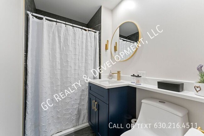 Building Photo - 1649 N Richmond St