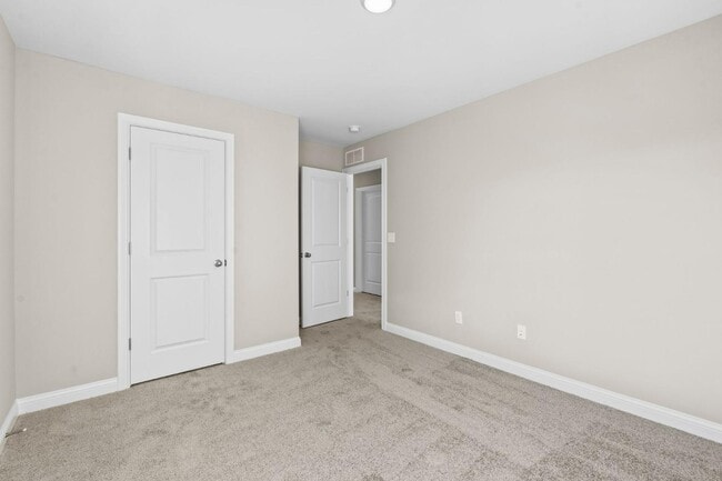 Building Photo - 441 Friendly Ave