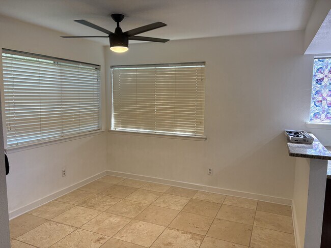 Building Photo - 4006 Hillside Dr
