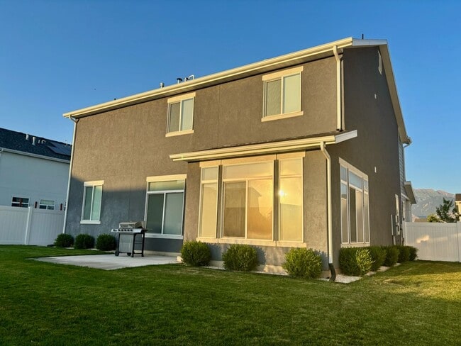 Building Photo - 5 Bed/3 Bathroom house in America Fork