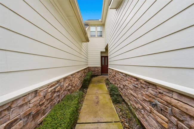 Building Photo - 2110 Ridge Wood Ln