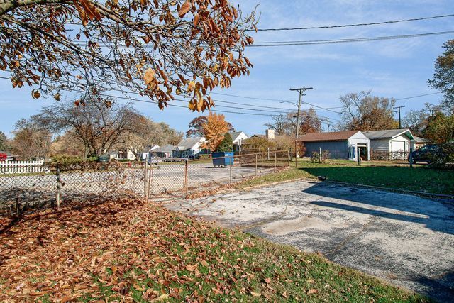 Building Photo - 2460 Indiana Ave