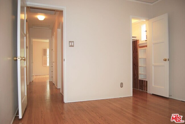 Building Photo - 4653 Farmdale Ave