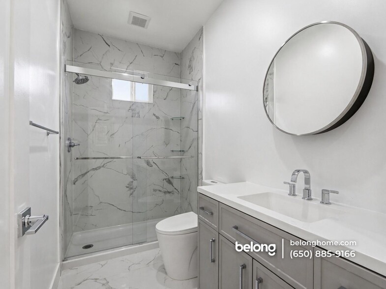 Building Photo - 1395 Vine St