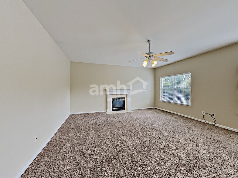 Building Photo - 147 Grove Ln S