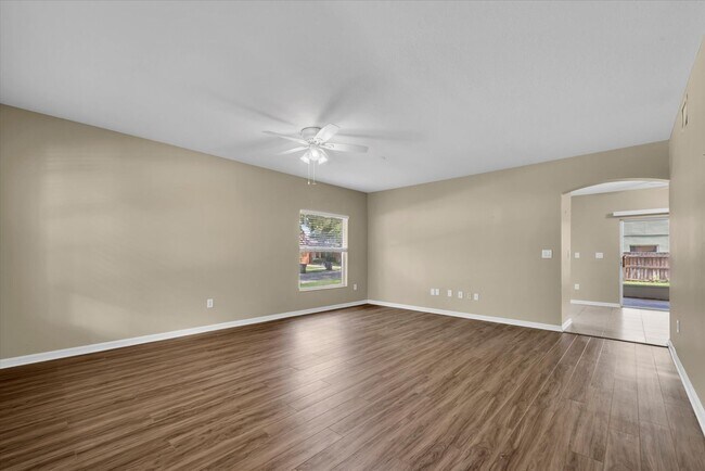 Building Photo - Updated 4BR with Bonus Room in Riverview!