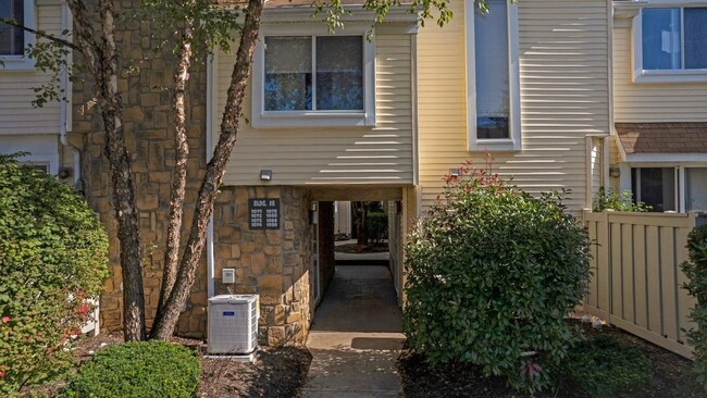 Building Photo - 1090 Schmidt Ln