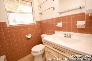 Building Photo - 922 Sumner Dr