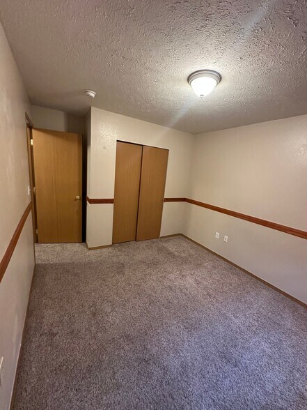 Building Photo - 1517 E Calkins Dr