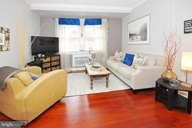 Building Photo - 906 S Washington St