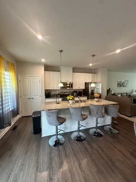 Building Photo - 4122 Riverside Dr