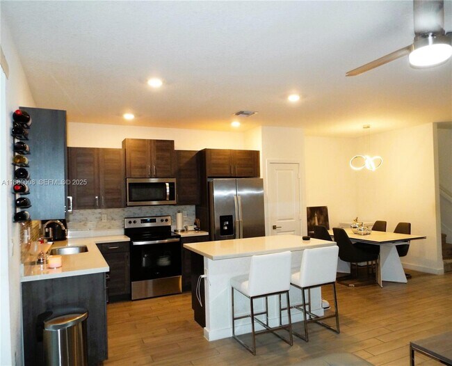 Building Photo - 2363 SE 11th St