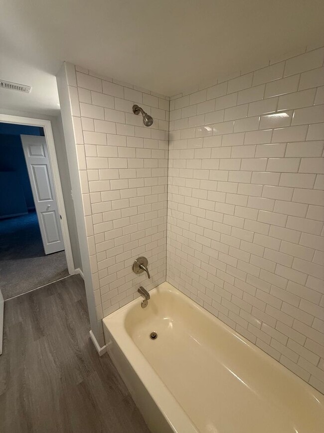 Building Photo - Renovated Condo in Quiet Community on 1st ...