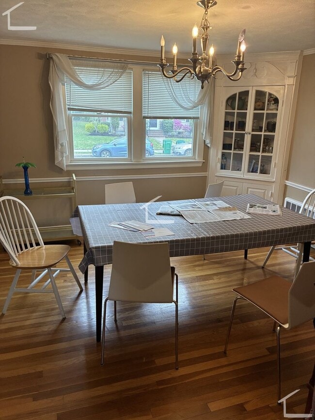 Building Photo - Large single family in Newton