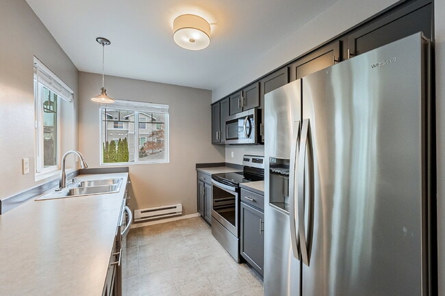 Building Photo - Looking for a place to call home, look no further.  Move-in ready, call and schedule a showing.