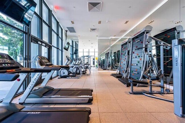 Building Photo - 1600 NE 1st Ave