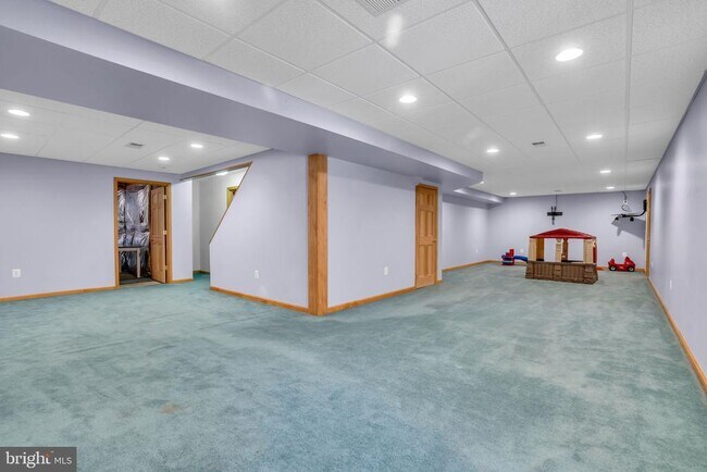 Building Photo - 8142 Tenbrook Dr