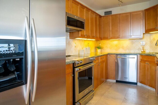 Building Photo - 2500 E Las Olas Blvd