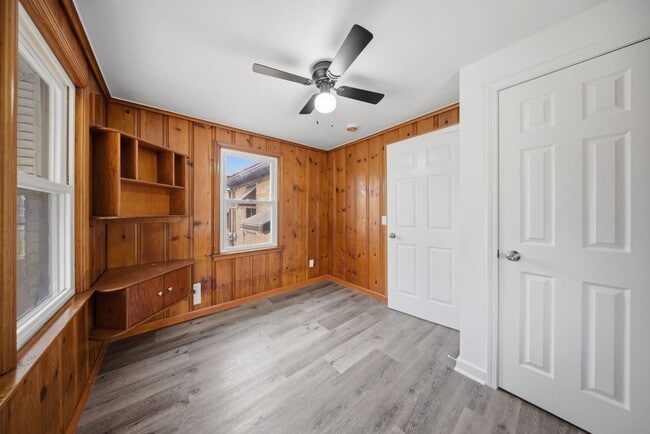 Building Photo - 1115 Kelly Ave