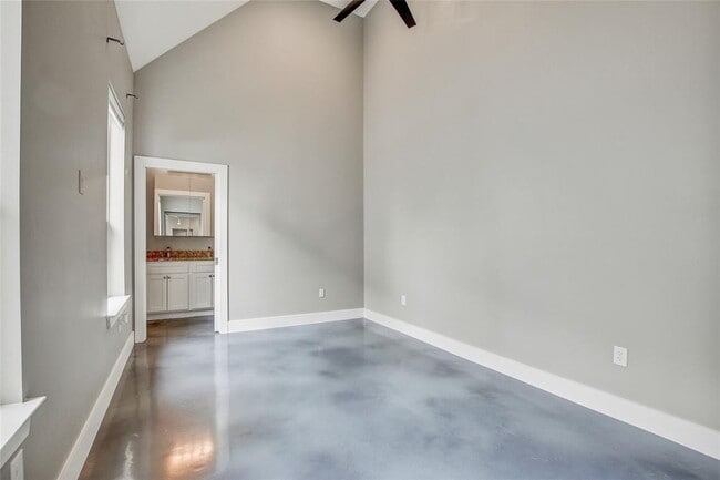 Building Photo - 5109 Lott Ave