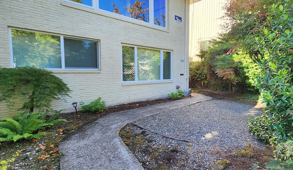 Building Photo - 1518-1522 SW Harrison St