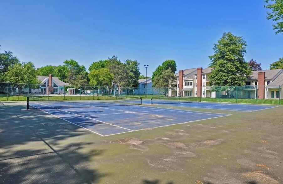 Tennis court - 32 Walden Dr