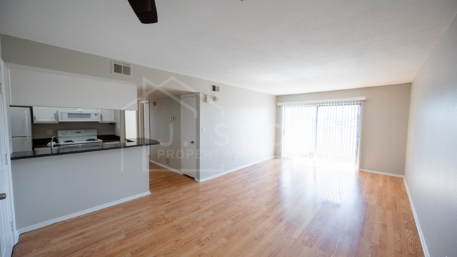 Building Photo - Fresh and Stylish: 2-Bedroom Townhouse Nea...