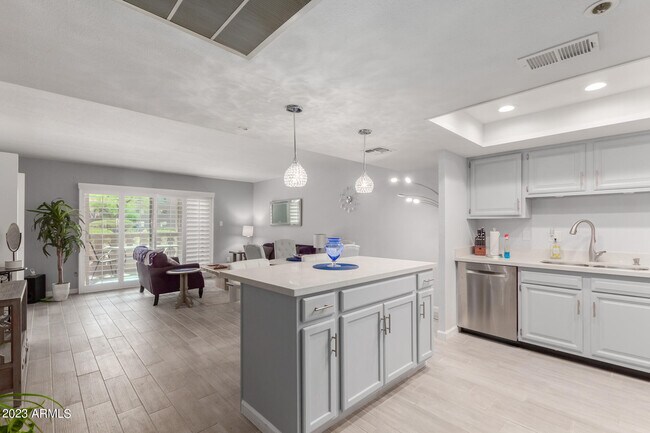 Building Photo - 7850 E Camelback Rd