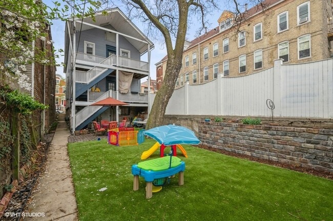 Building Photo - 1257 N Greenview Ave