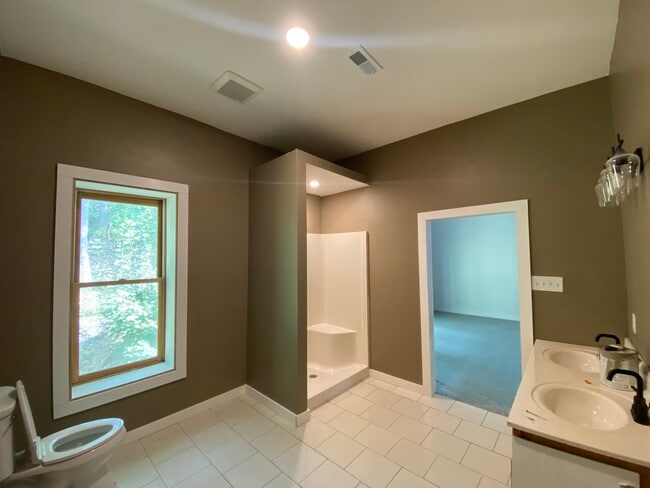 Building Photo - 5021 Greenridge Ln