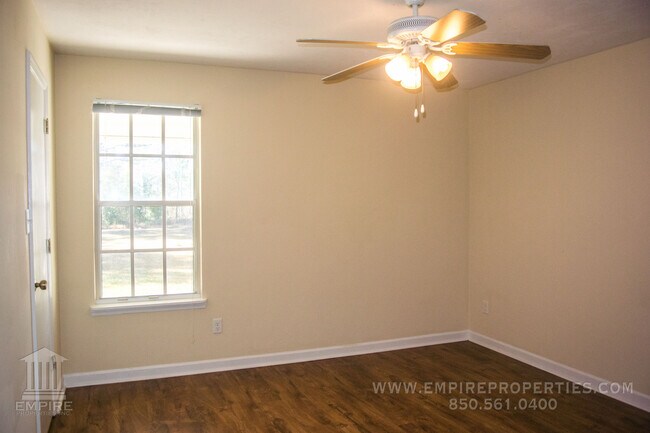Building Photo - Quiet Townhome With Large Yard
