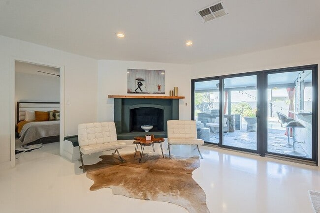 Building Photo - 10610 N 35th St