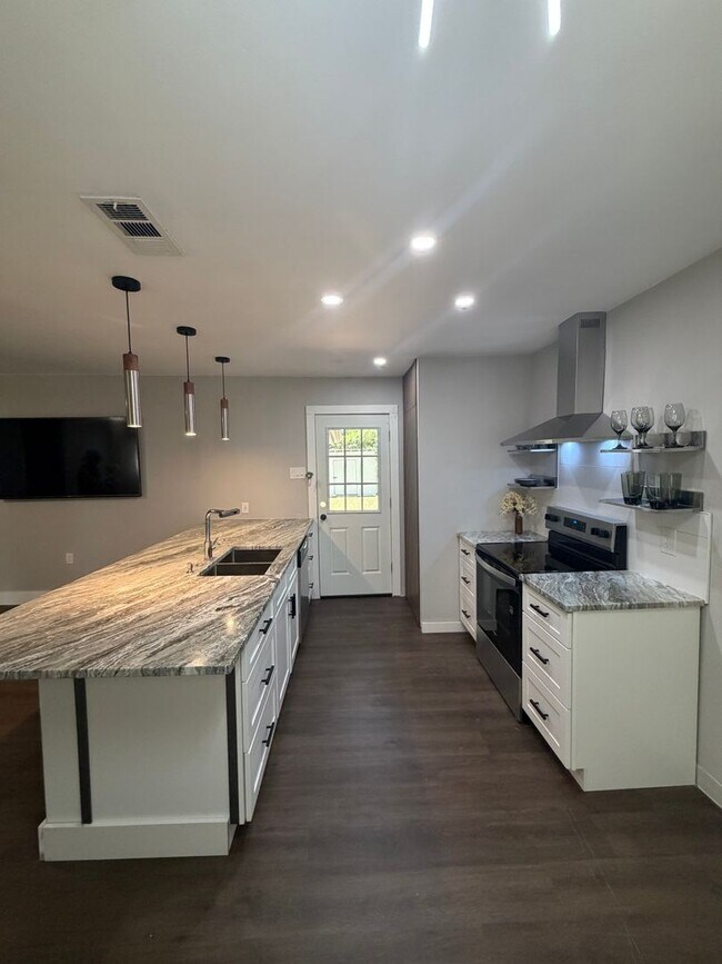 Building Photo - Spacious 3-Bedroom Home for Lease in Established Hurst Neighborhood