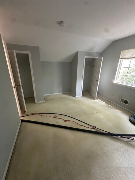 Building Photo - 135 Woods End Rd